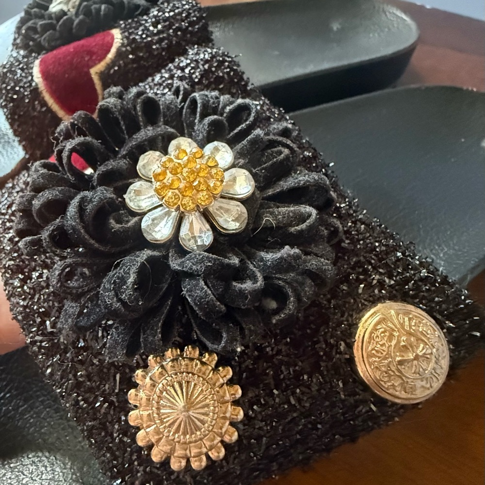 Size 10 women's sandals embellished pendants floral rhinestones, velvet heart - Picture 11 of 13